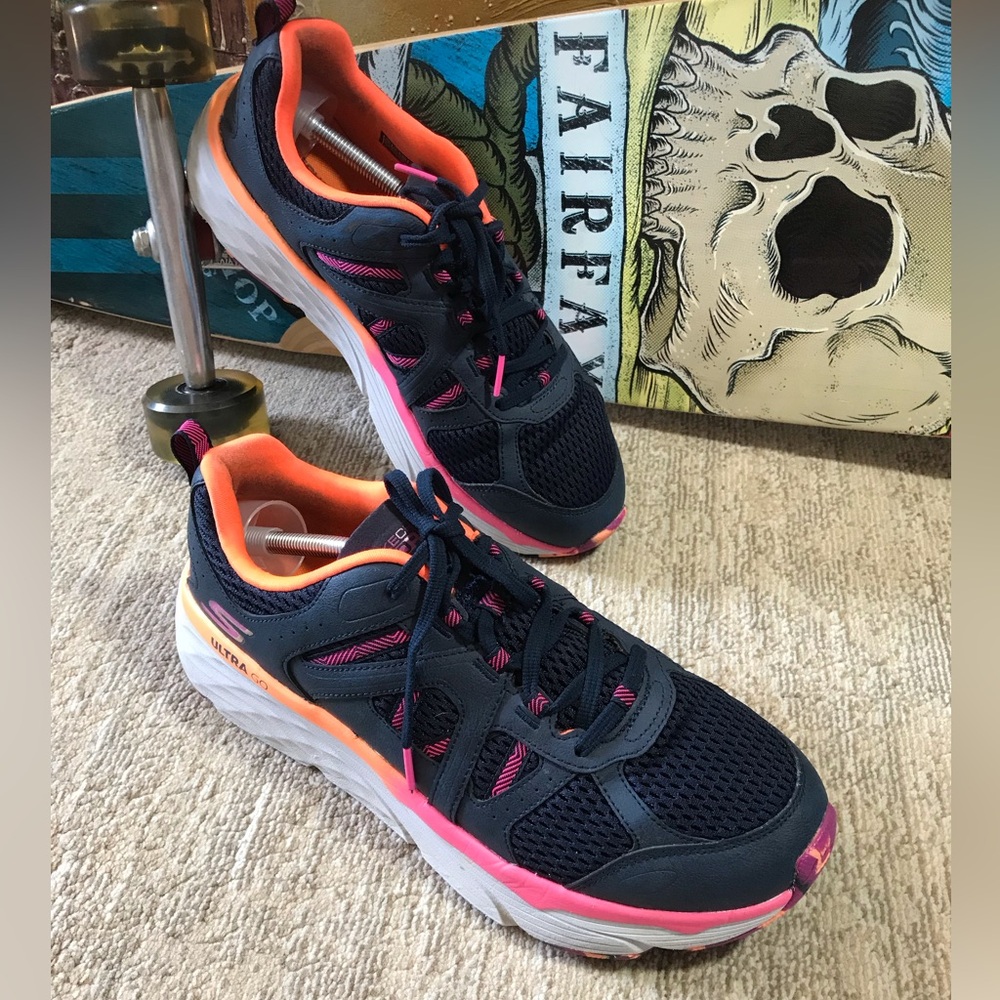 SKECHERS - WOMENS MAX CUSHIONING ELITE - WIND CHILL WALKING SHOES SZ 10